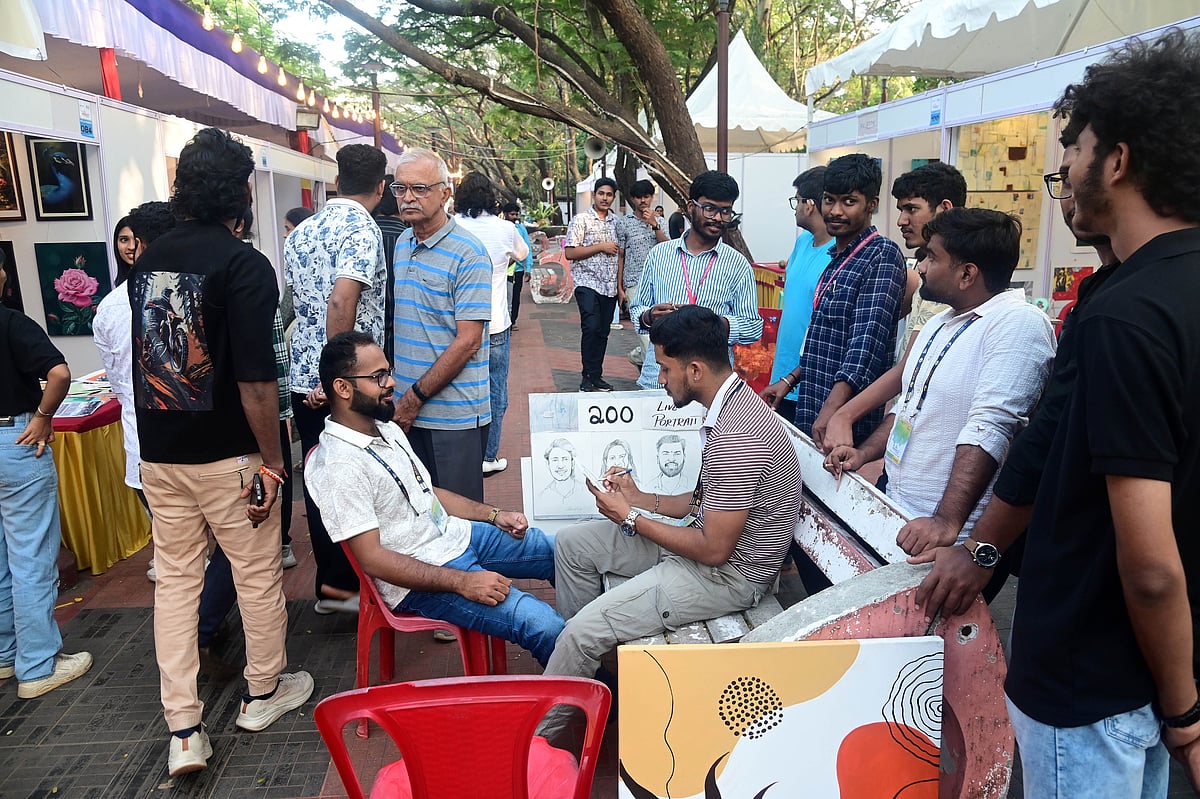 ಕಲಾಪರ್ಬದಲ್ಲಿ ಕಲಾಕೃತಿಗಳ ಮೆರವಣಿಗೆ