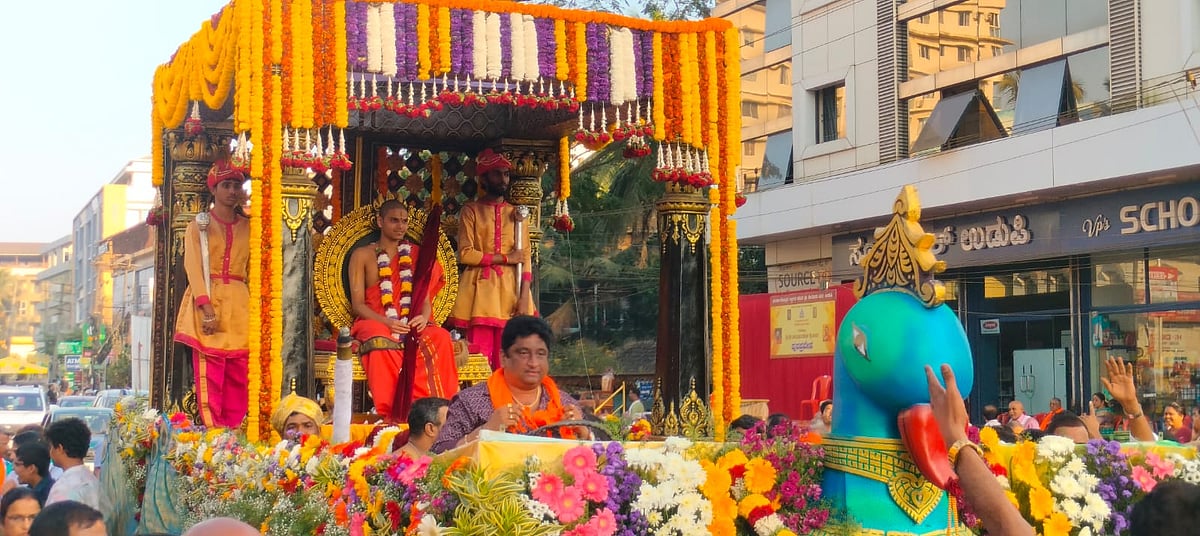 ಉಡುಪಿ: ಶೀರೂರು ಶ್ರೀಗಳ ವೈಭವದ ಪುರಪ್ರವೇಶ

