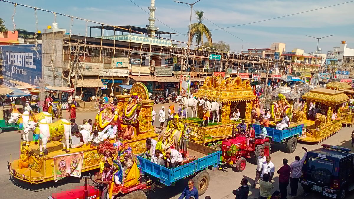 ಕುಣಿಗಲ್ ಉತ್ಸವಕ್ಕೆ ಅದ್ದೂರಿ ಚಾಲನೆ: ಪ್ರತಿ ಮನೆ ಮುಂದೆ ಚಿತ್ತಾಕರ್ಷಕ ರಂಗೋಲಿ
