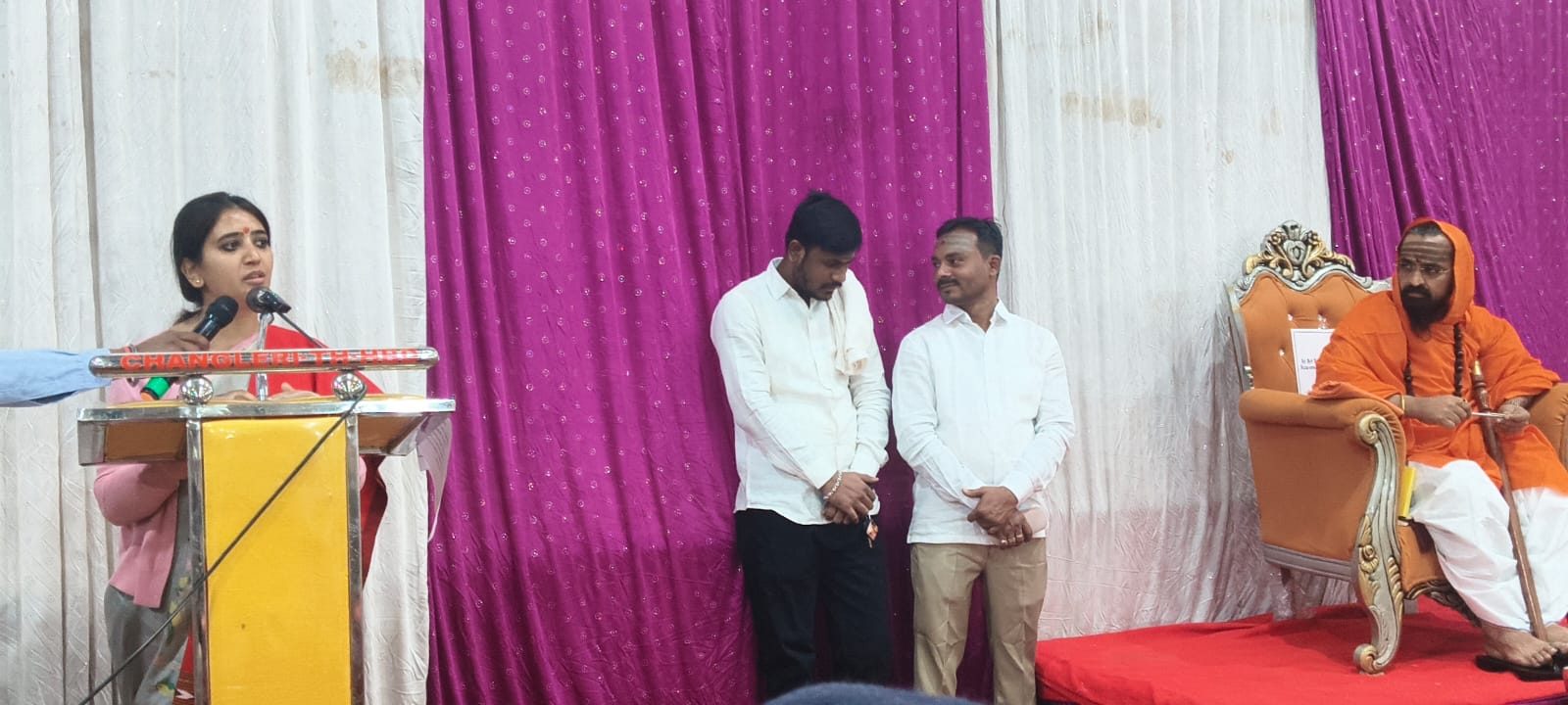 ಹುಮನಾಬಾದ್ ಪಟ್ಟಣದ ವೀರಭದ್ರೇಶ್ವರ ದೇವಸ್ಥಾನದಲ್ಲಿ ನಡೆದ ಸಭೆಯಲ್ಲಿ ಜಿಲ್ಲಾಧಿಕಾರಿ ಶಿಲ್ಪಾ ಶರ್ಮಾ ಮಾತನಾಡಿದರು