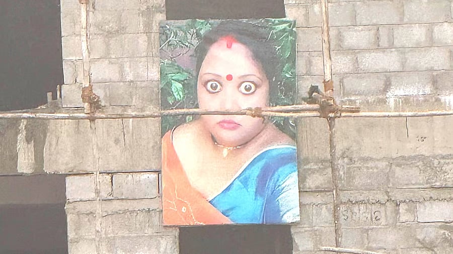 ದೃಷ್ಟಿ ಫೋಟೊವಾಗಿದ್ದ ಬಟ್ಟಲು ಕಣ್ಣಿನ, ಕೆಂಪು ಬೊಟ್ಟಿನ ಈ ಮಹಿಳೆ ಯಾರು ಗೊತ್ತಾ? 