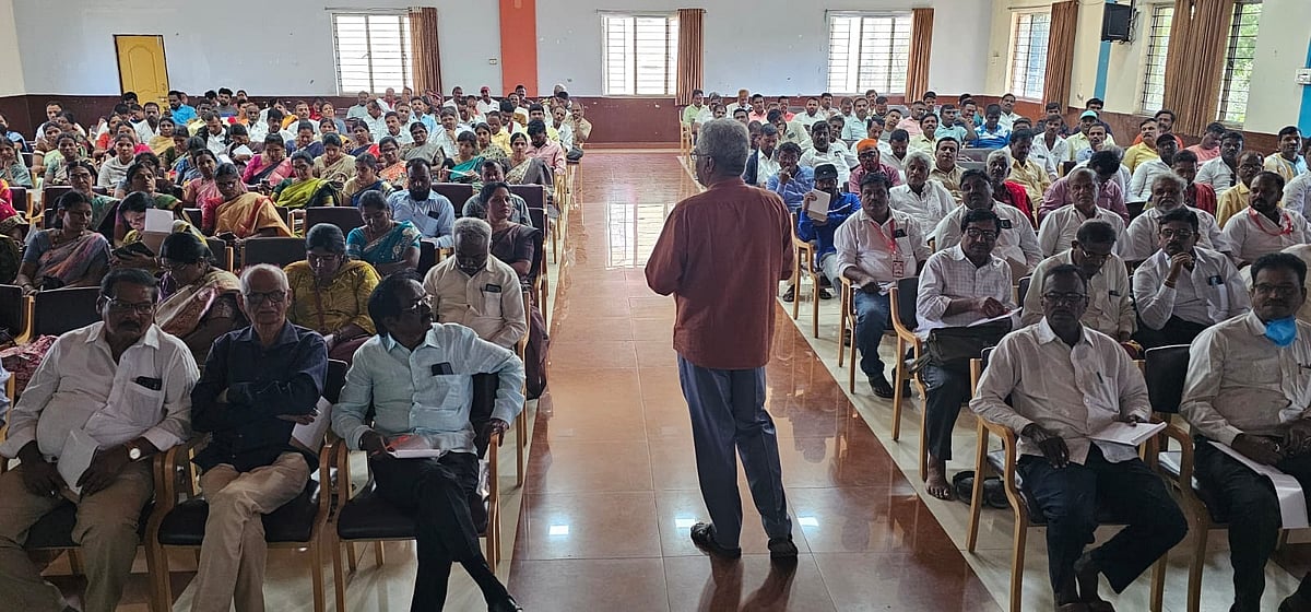 ಹೊಸಪೇಟೆ| ಕಾರ್ಮಿಕ ಸಂಹಿತೆ ಅಪಾಯಕಾರಿ, ವಿರೋಧಿಸಿ: ಮೀನಾಕ್ಷಿ ಸುಂದರಂ