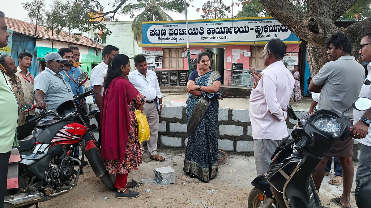 ಕಳಪೆ ಕಾಮಗಾರಿ: ಕಾಂಪೌಂಡ್ ಪುನರ್ ನಿರ್ಮಾಣಕ್ಕೆ ಸೂಚನೆ ನೀಡಿದ ತಹಶೀಲ್ದಾರ್‌ 