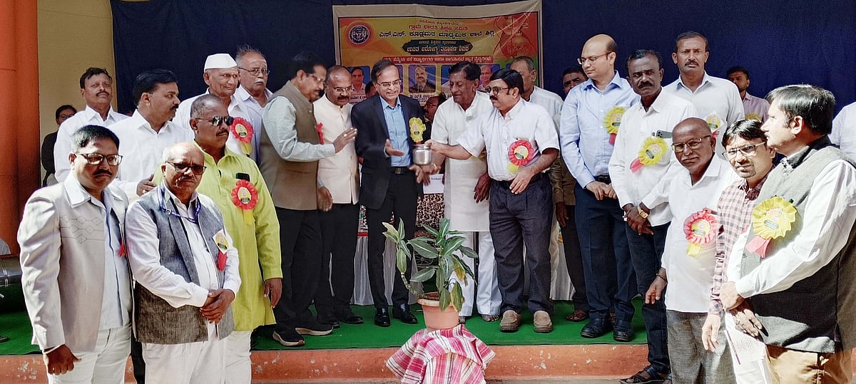 ಅಕ್ಷರದೊಂದಿಗೆ ಜೀವನ ರೂಪಿಸಿದ ಶಿಕ್ಷಕರು