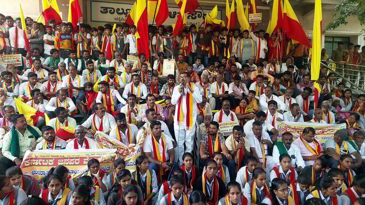 ವಿವಿಧ ಬೇಡಿಕೆ ಈಡೇರಿಕೆಗೆ ಒತ್ತಾಯ: ಬೆಂಗಳೂರು-ಮೈಸೂರು ಹೆದ್ದಾರಿಯಲ್ಲಿ ರ್‍ಯಾಲಿ 