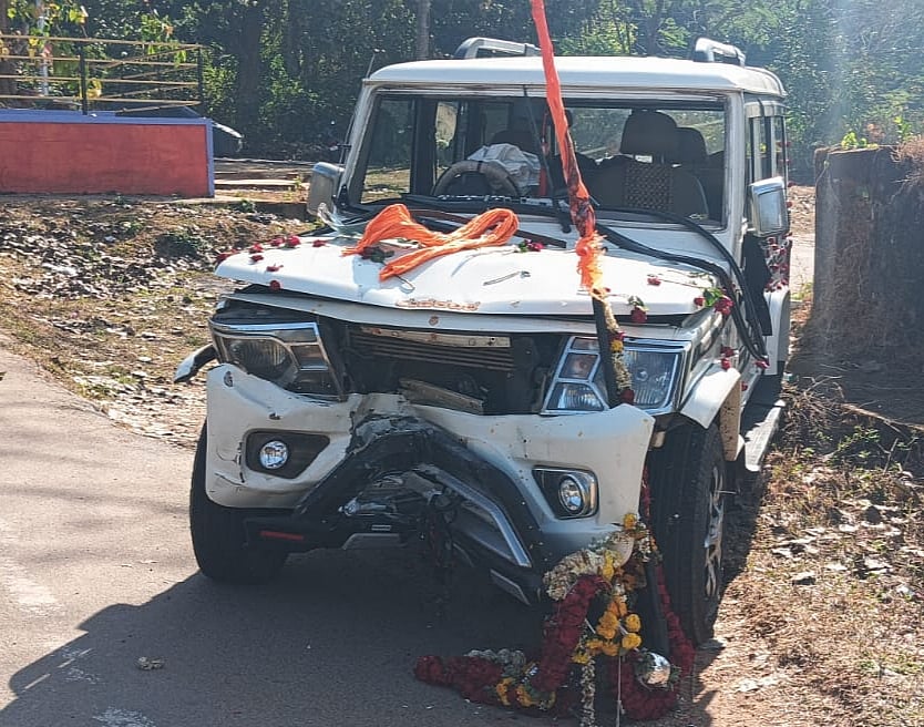 ರಸ್ತೆ ವಿಭಜಕಕ್ಕೆ ಜೀಪ್ ಡಿಕ್ಕಿ: ಪ್ರಾಣಾಪಾಯದಿಂದ ಪಾರಾದ ಶಬರಿಮಲೆ ಭಕ್ತರು 