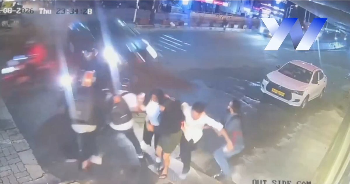 ಪಾದಚಾರಿ ಮಾರ್ಗದತ್ತ ನುಗ್ಗಿದ ಕಾರು; ಕೂದಲೆಳೆ ಅಂತರದಲ್ಲಿ ‍ಪಾರಾದ ಆರು ಮಂದಿ