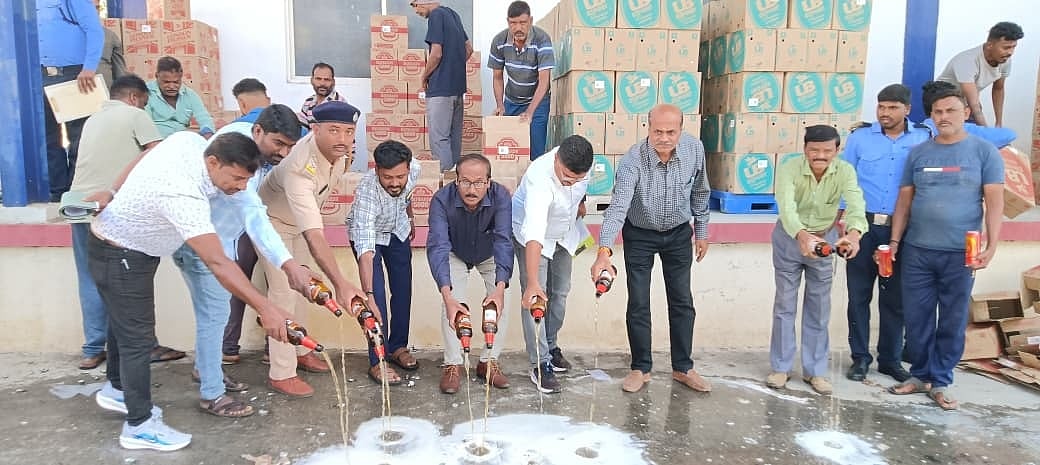 ಚಾಮರಾಜನಗರ | ₹ 22.55 ಲಕ್ಷ ಮೌಲ್ಯದ ಮದ್ಯ ನಾಶ