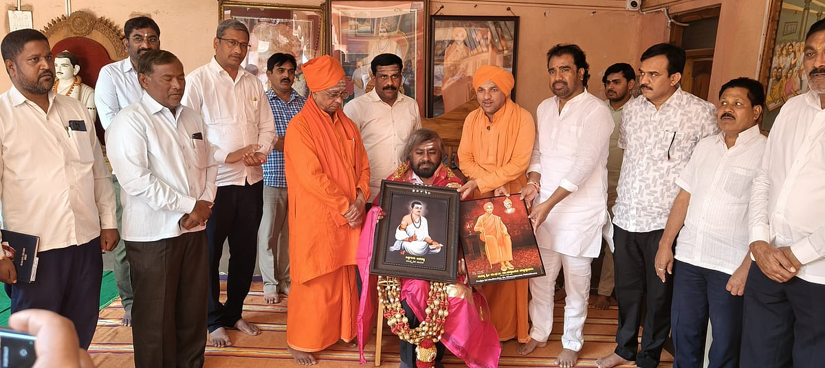 ಭಾಲ್ಕಿ| ಬಸವಣ್ಣನವರ ಹೆಸರಿನ ಉದ್ಯಾನ ನಿರ್ಮಾಣಕ್ಕೆ ಅನುಮೋದನೆ: ಖಂಡ್ರೆಗೆ ಸನ್ಮಾನ