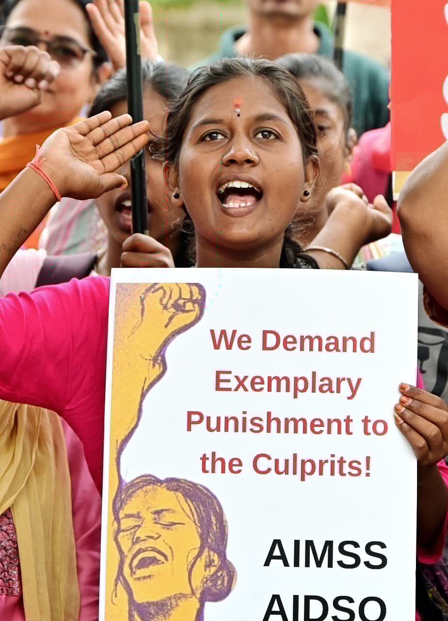 ಛತ್ತೀಸಗಢದಲ್ಲಿ ಸಾಮೂಹಿಕ ಅತ್ಯಾಚಾರ: ಪೊಲೀಸ್ ವಾಹನದ ಚಾಲಕ ಸೇರಿ ಐವರು ಆರೋಪಿಗಳು