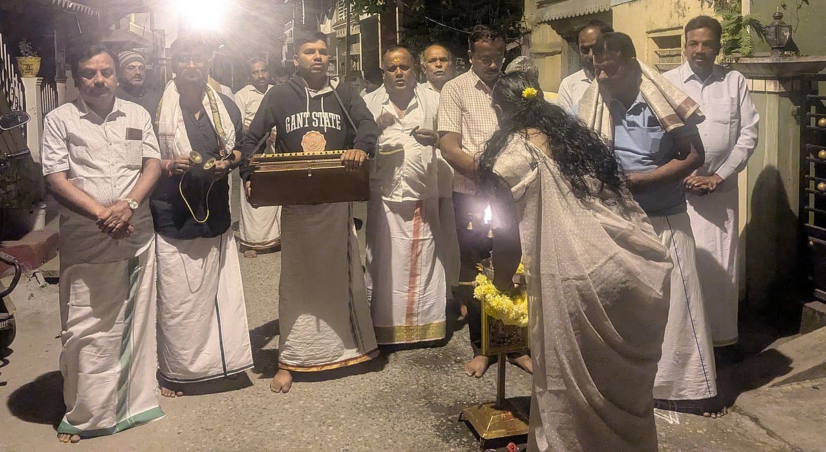 ಹೊಳೆನರಸೀಪುರ | ಭಜನೆಯಲ್ಲಿ ತಿರುಪತಿ ತಿರುಮಲ 
ವಿಶೇಷಾಧಿಕಾರಿ ಭಾಗಿ