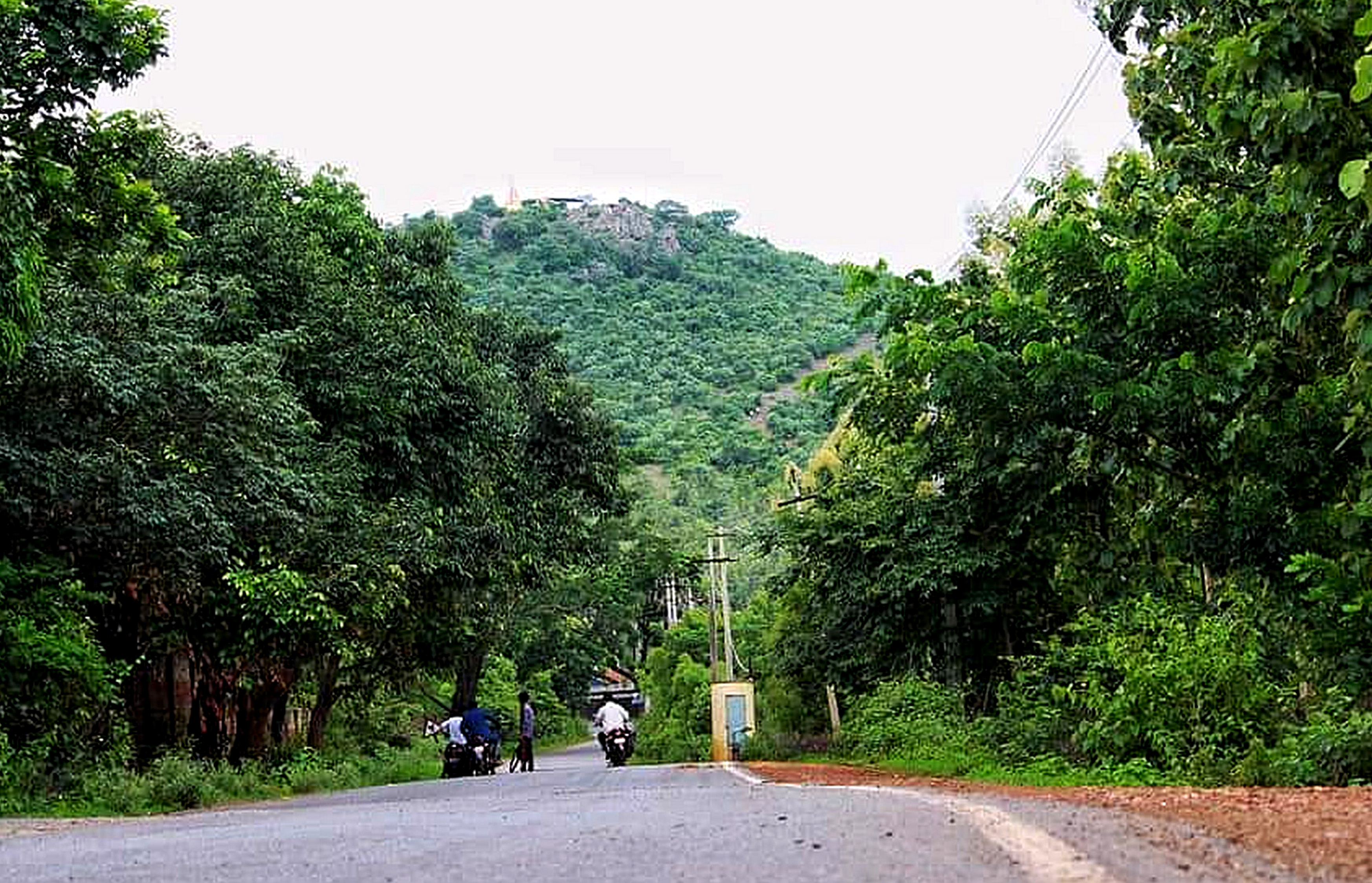 ಹುಬ್ಬಳ್ಳಿಯ ಬೂದನಗುಡ್ಡದ ಹಾದಿ