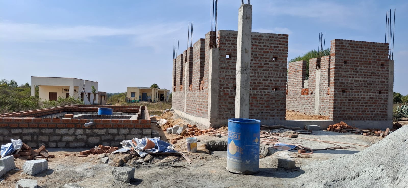 ನೆಲಸಮಕ್ಕೂ ಮುನ್ನ ನಿರ್ಮಾಣ ಹಂತದಲ್ಲಿ ಇದ್ದ ಮಸೀದಿ ಕಟ್ಟಡದ ಗೋಡೆಗಳು.