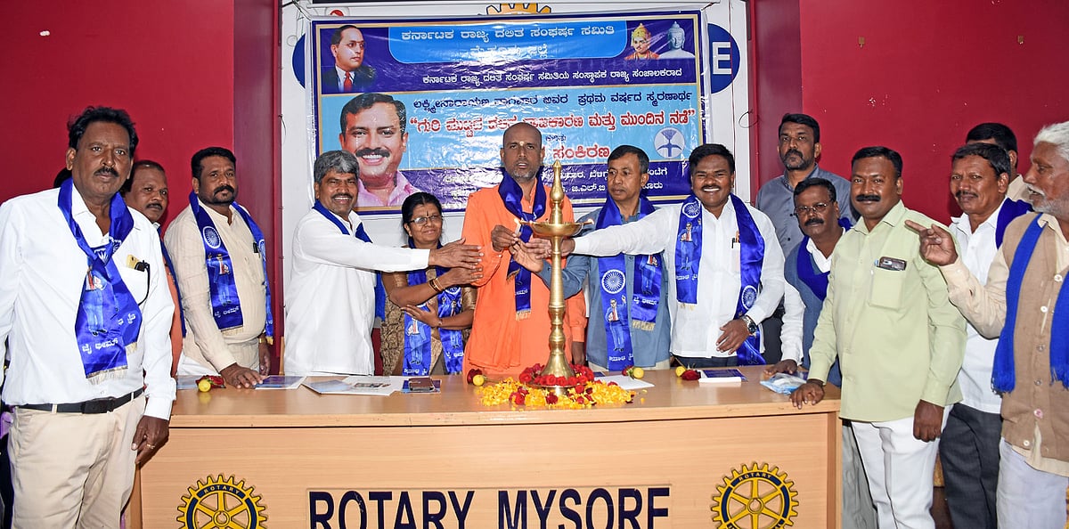 ಸಿದ್ದರಾಮಯ್ಯ ದಲಿತರಿಗೆ ಸ್ಥಾನ ಬಿಟ್ಟುಕೊಡಲಿ: ಜ್ಞಾನಪ್ರಕಾಶ ಸ್ವಾಮೀಜಿ 