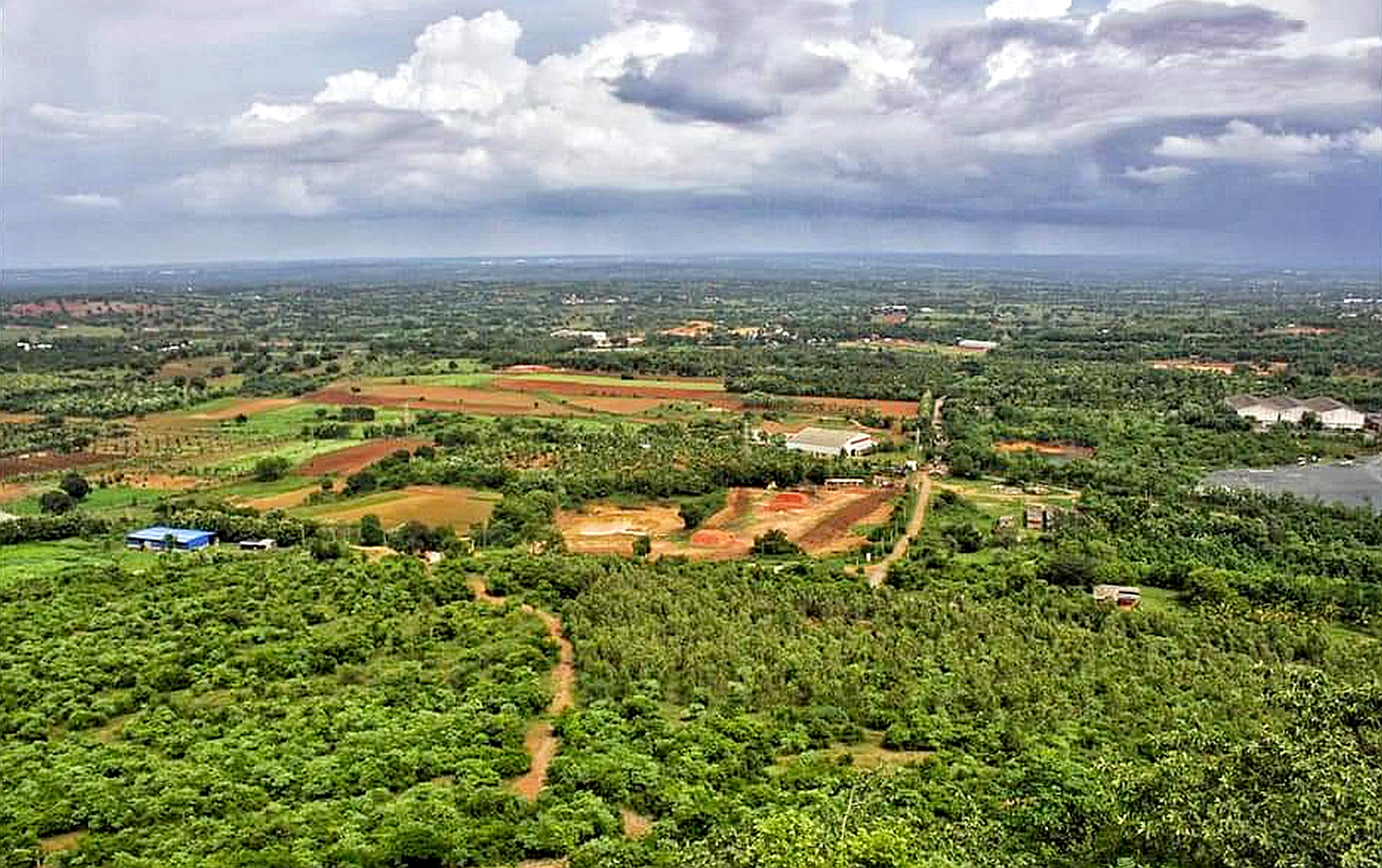 ಹುಬ್ಬಳ್ಳಿಯ ಬೂದನಗುಡ್ಡದ ಮೇಲಿಂದ ಕಾಣುವ ಮನಮೋಹಕ ದೃಶ್ಯ