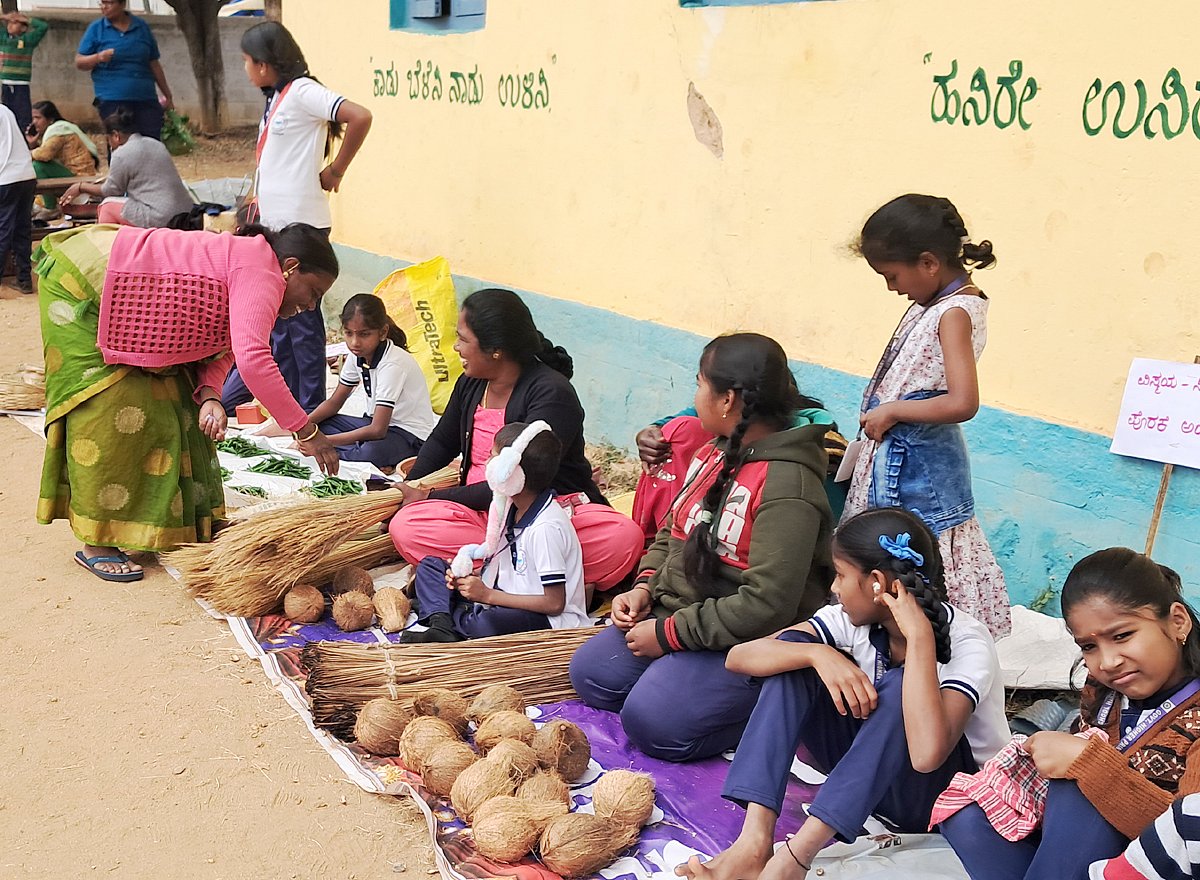 ಹಿರೀಸಾವೆ ಎಚ್‌ಪಿಬಿಎಸ್ ಶಾಲೆಯಲ್ಲಿ ಮಕ್ಕಳ ಸಂತೆ