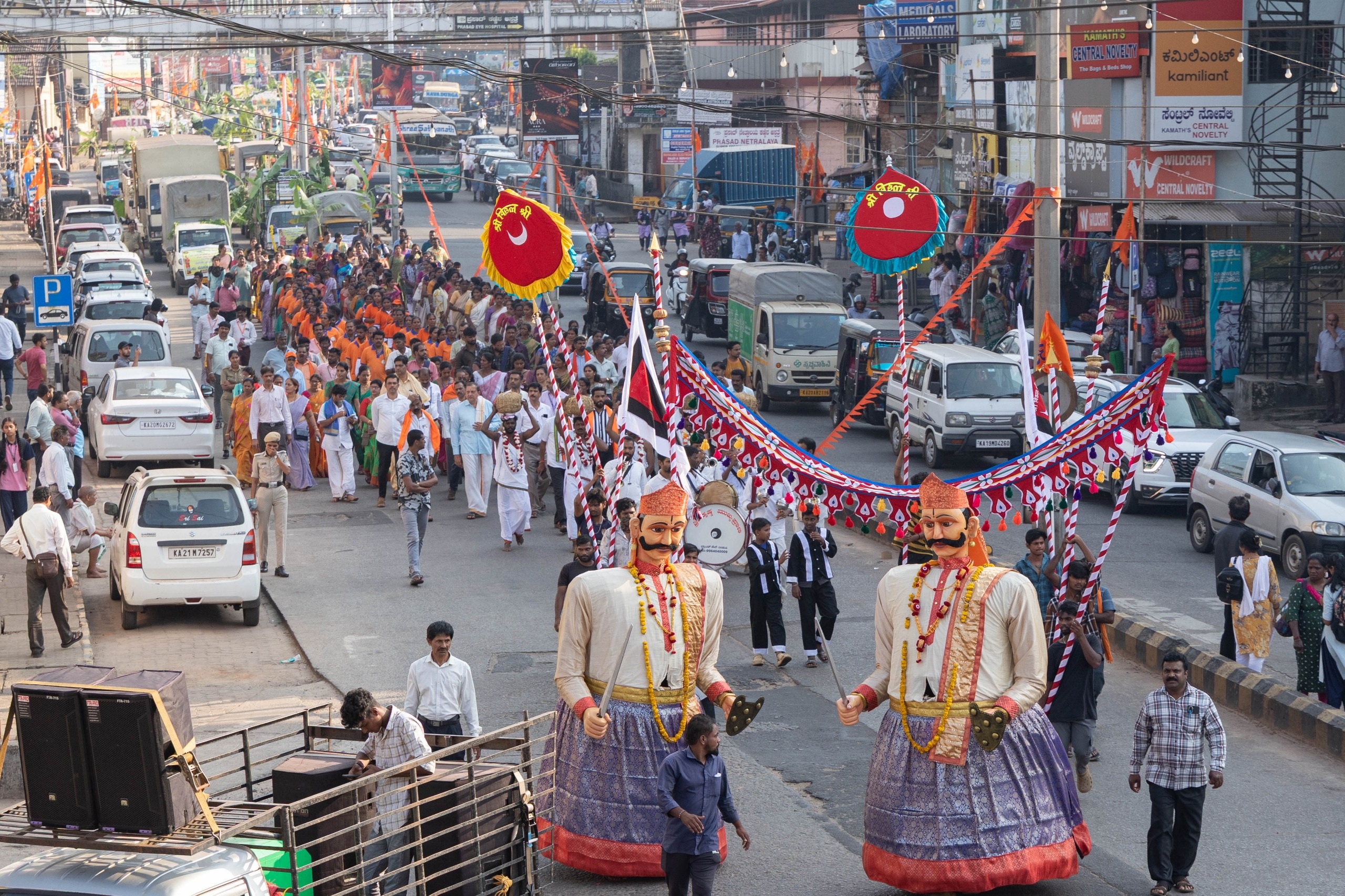 ಉಡುಪಿ ನಗರದಲ್ಲಿ ಹೊರೆಕಾಣಿಕೆ ಮೆರವಣಿಗೆ ನಡೆಯಿತು