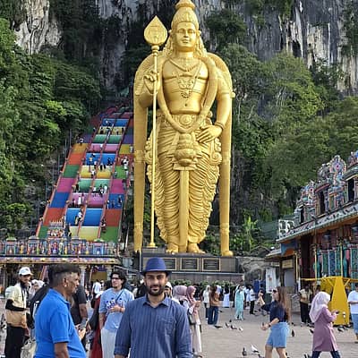 ಮಲೇಷ್ಯಾ ಪ್ರವಾಸದ ಸುಂದರ ಕ್ಷಣಗಳನ್ನು ಸಾಮಾಜಿಕ ಮಾಧ್ಯಮದಲ್ಲಿ ಹಂಚಿಕೊಂಡಿದ್ದಾರೆ.