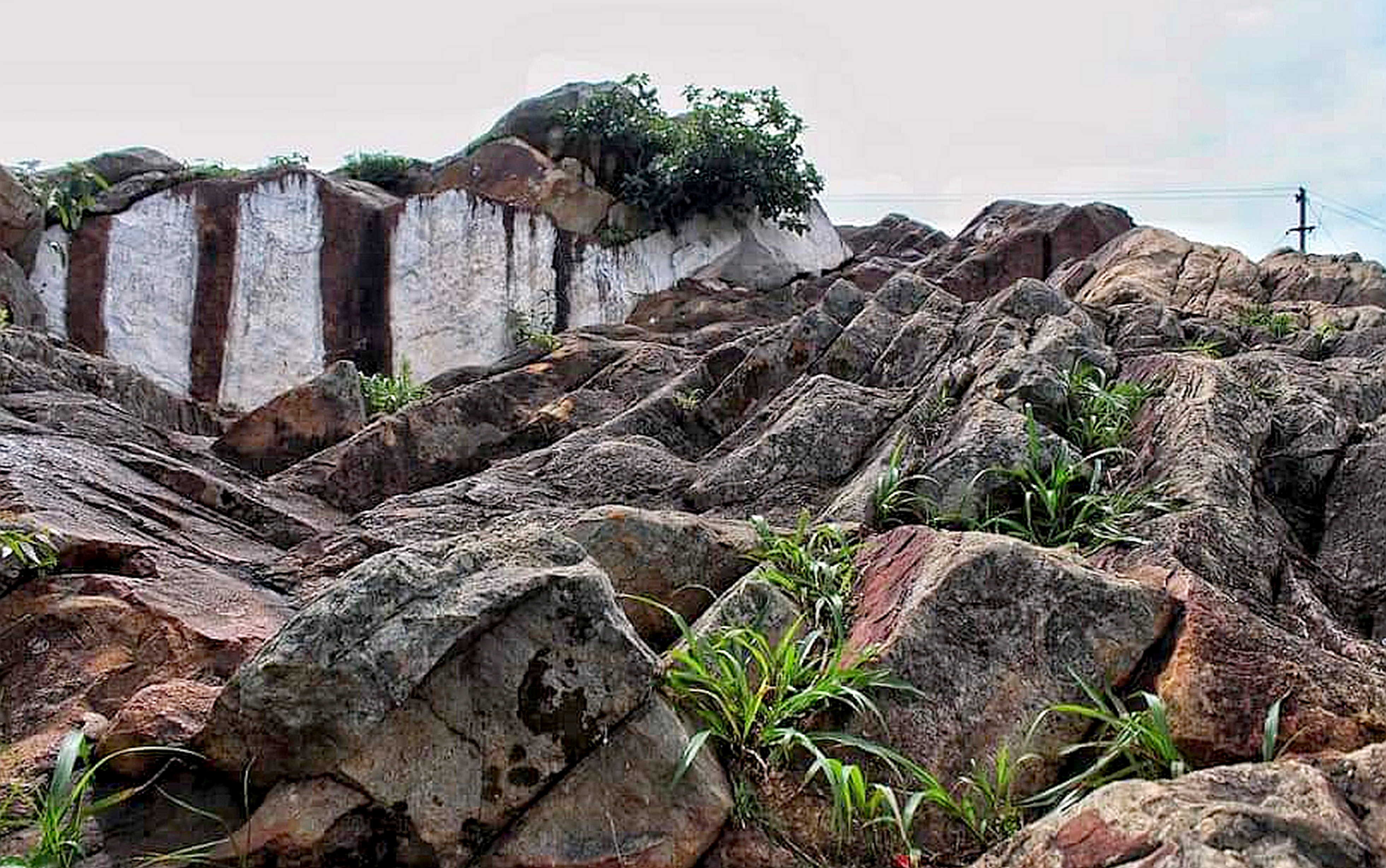 ಹುಬ್ಬಳ್ಳಿಯ ಬೂದನಗುಡ್ಡದ ಮೇಲಿರುವ ಬಂಡೆಗಳು 