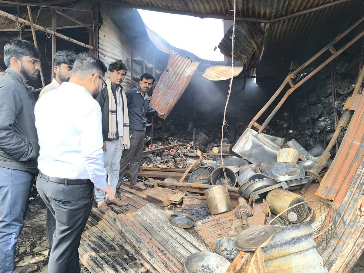 ಬೀದರ್‌ | ಆಕಸ್ಮಿಕ ಬೆಂಕಿಗೆ 10 ಅಂಗಡಿಗಳು ಭಸ್ಮ