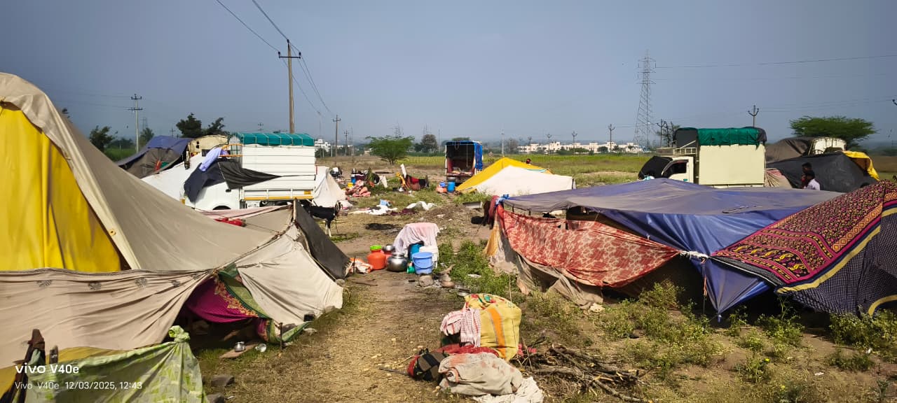 ಮಂಟೂರಿನಲ್ಲಿ ಸುಮಾರು 12 ವರ್ಷಗಳಿಂದ ವಸತಿ ಸೌಕರ್ಯಗಳಿಲ್ಲದೆ ಟೆಂಟ್‌ಗಳಲ್ಲಿ ವಾಸಿಸುತ್ತಿರುವ ಹೆಳವ ಸಮುದಾಯ