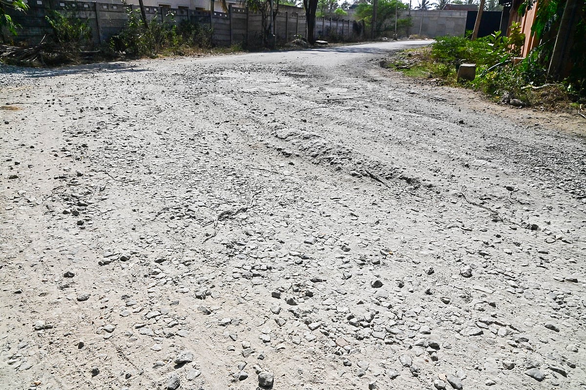 ದಾವಣಗೆರೆ | ರಸ್ತೆಗಳು ಗುಂಡಿಮಯ: ಸಂಚಾರ ಅಯೋಮಯ