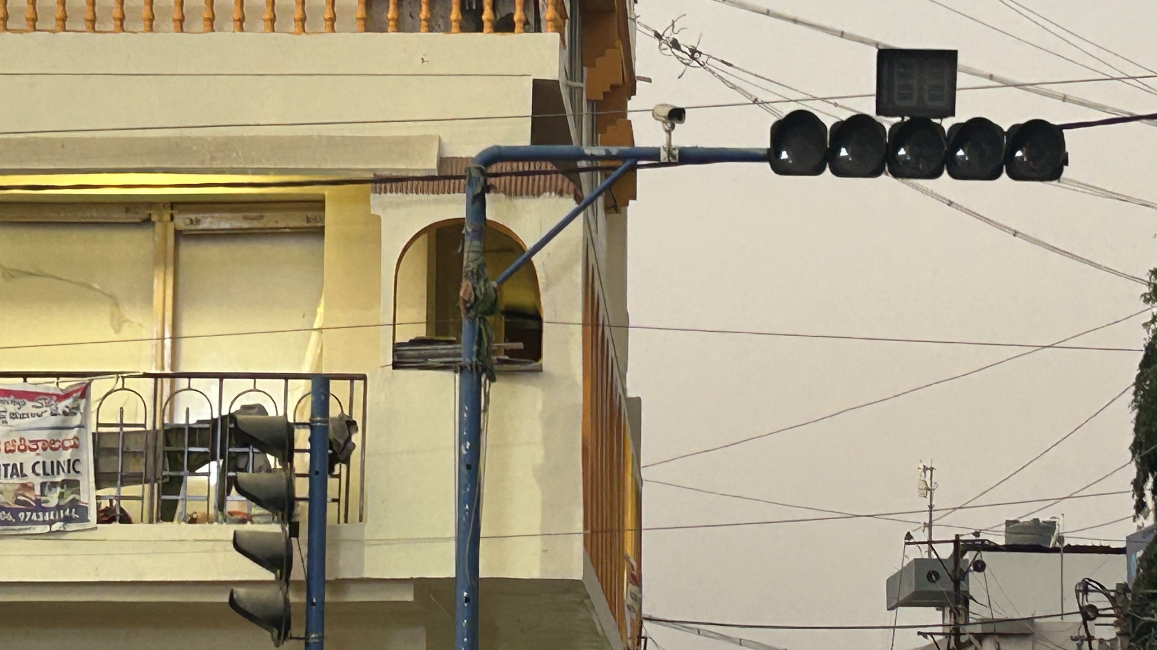 ಹೊತ್ತಿಕೊಳ್ಳದ ಸಿಗ್ನಲ್‌ ದೀಪಗಳು