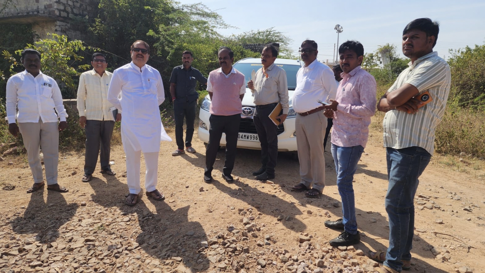 ಮುದ್ದೇಬಿಹಾಳ: ನೂತನ ಸಾರಿಗೆ ಘಟಕ ನಿರ್ಮಾಣಕ್ಕೆ ಗುರ್ತಿಸಿರುವ ಹಡಲಗೇರಿ ರಸ್ತೆ ಪಕ್ಕದ ಸರ್ಕಾರಿ ಜಮೀನಿನ ನೋಟ.