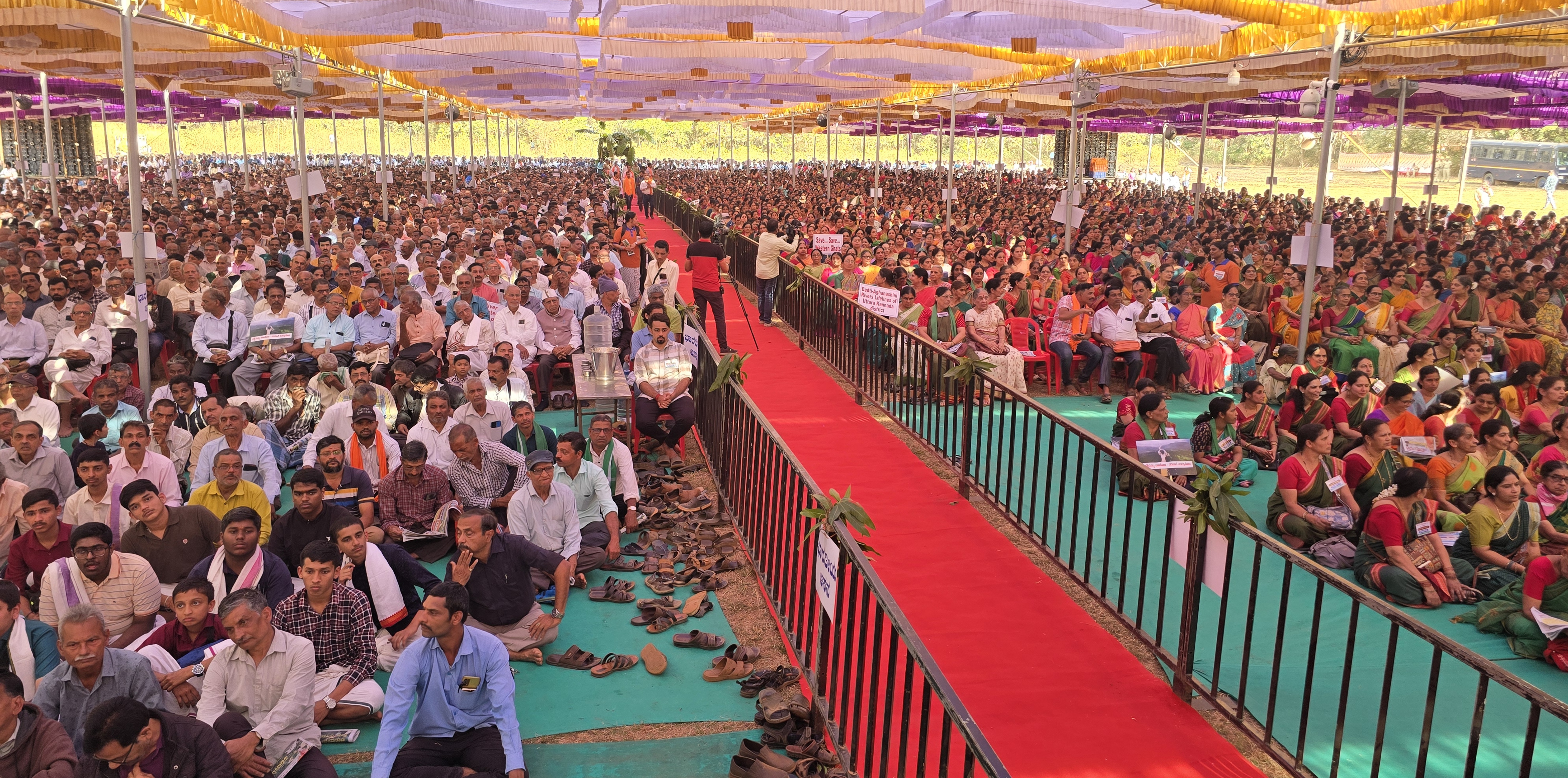 ಶಿರಸಿಯಲ್ಲಿ ನಡೆದ ಜನ ಸಮಾವೇಶದಲ್ಲಿ ಪಾಲ್ಗೊಂಡ ಪರಿಸರ ಕಾರ್ಯಕರ್ತರು