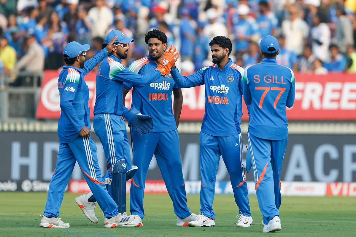 IND vs NZ 1st ODI: ಭಾರತಕ್ಕೆ 301 ರನ್ ಗೆಲುವಿನ ಗುರಿ ಒಡ್ಡಿದ ನ್ಯೂಜಿಲೆಂಡ್