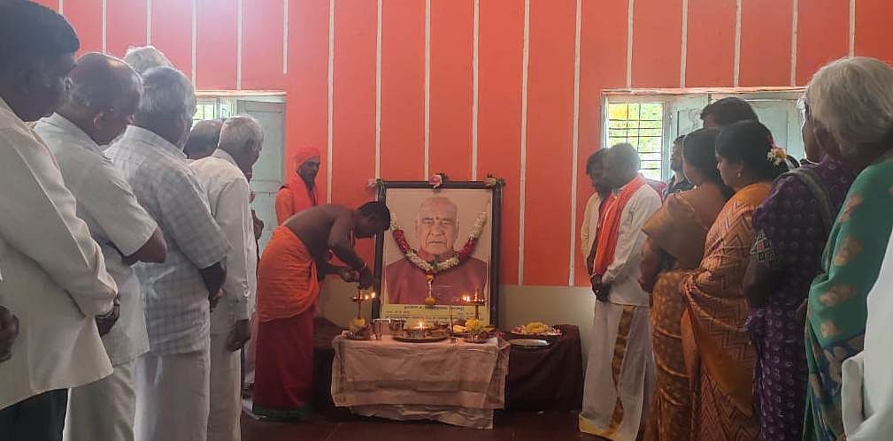 ಸಮಾಜ ಸೇವೆಗೆ ಮುಡುಪಾಗಿದ್ದ ವೀರಭದ್ರಪ್ಪ: ಸಾಹಿತಿ ಗುಂಬಳ್ಳಿ ಬಸವರಾಜು