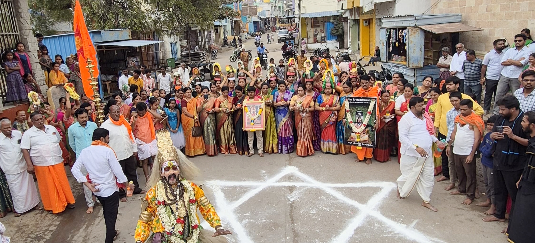 ತೆಕ್ಕಲಕೋಟೆ ಪಟ್ಟಣದ ಶ್ರೀಜಡೆ ಶಂಕರಲಿಂಗ ದೇವಸ್ಥಾನದಲ್ಲಿ ಧನುರ್ಮಾಸ ಪೂಜೆ ಹಾಗೂ ಕುಂಭೋತ್ಸವ ಕಾರ್ಯಕ್ರಮ ಚಿಪ್ಪಿಗ ಸಂಭ್ರಮದಿಂದ ಜರುಗಿತು