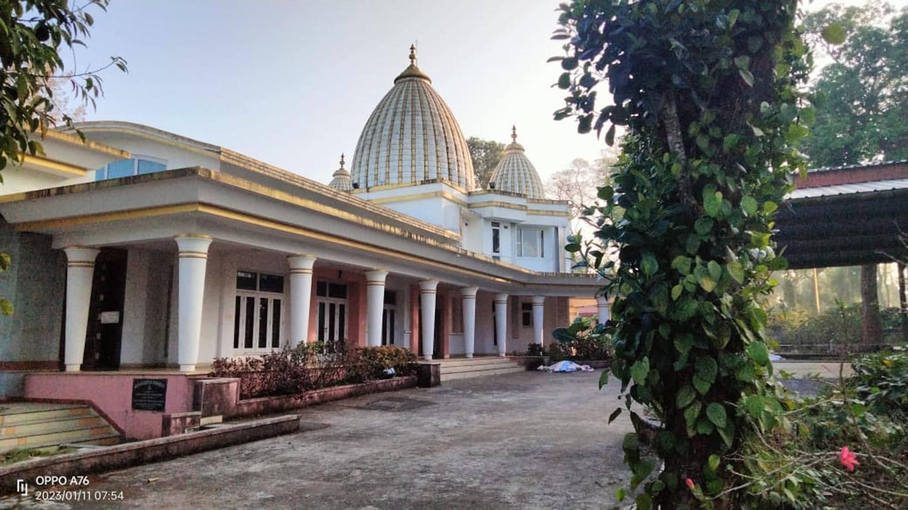 ಗೋಣಿಕೊಪ್ಪಲು ಬಳಿಯ ಪೊನ್ನಂಪೇಟೆ ರಾಮಕೃಷ್ಣ ಶಾರದಾ ಆಶ್ರಮದ ಪ್ರಾರ್ಥನಾ ಮಂದಿರ