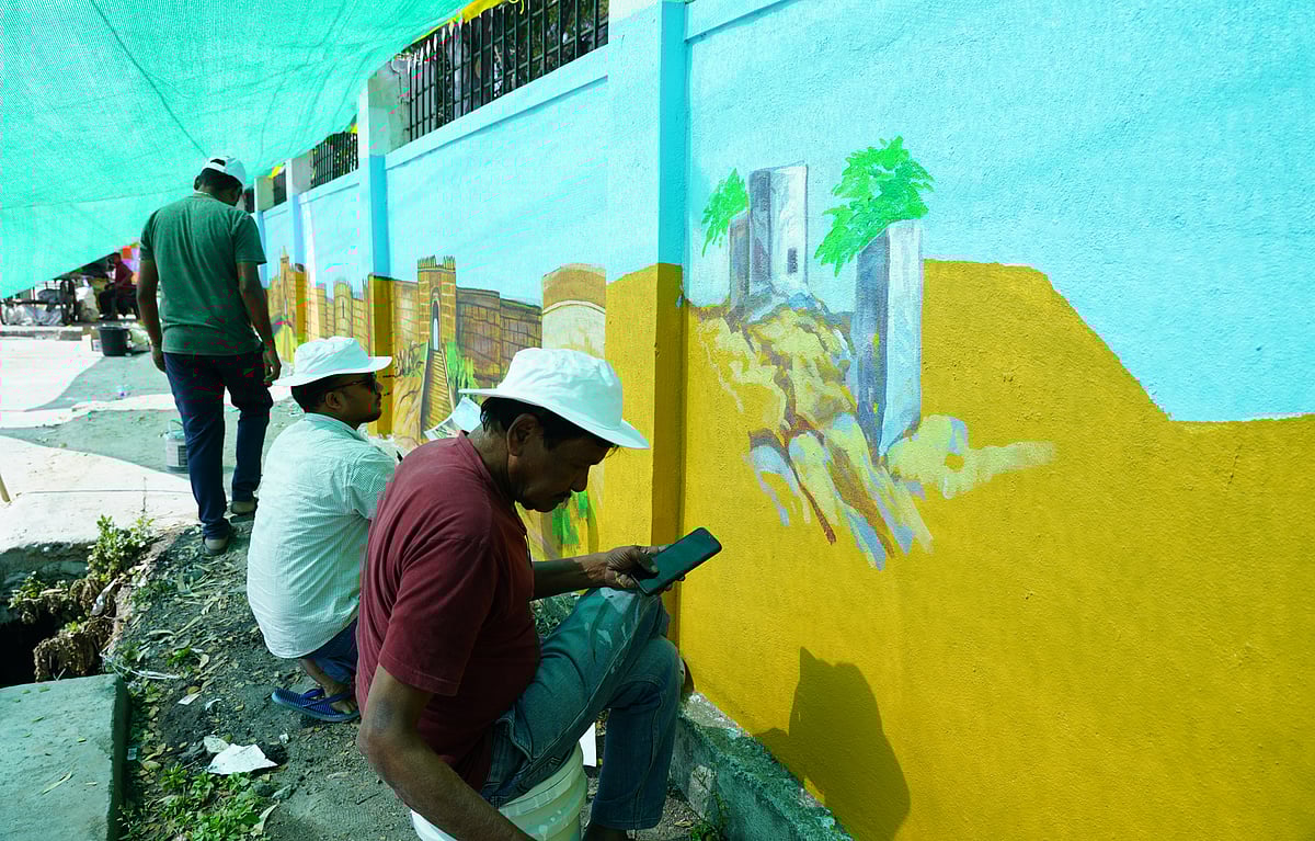 ರಾಯಚೂರು: ನಗರದ ಗೋಡೆಗಳ ಮೇಲೆ ಮರಳಿದ ಇತಿಹಾಸ