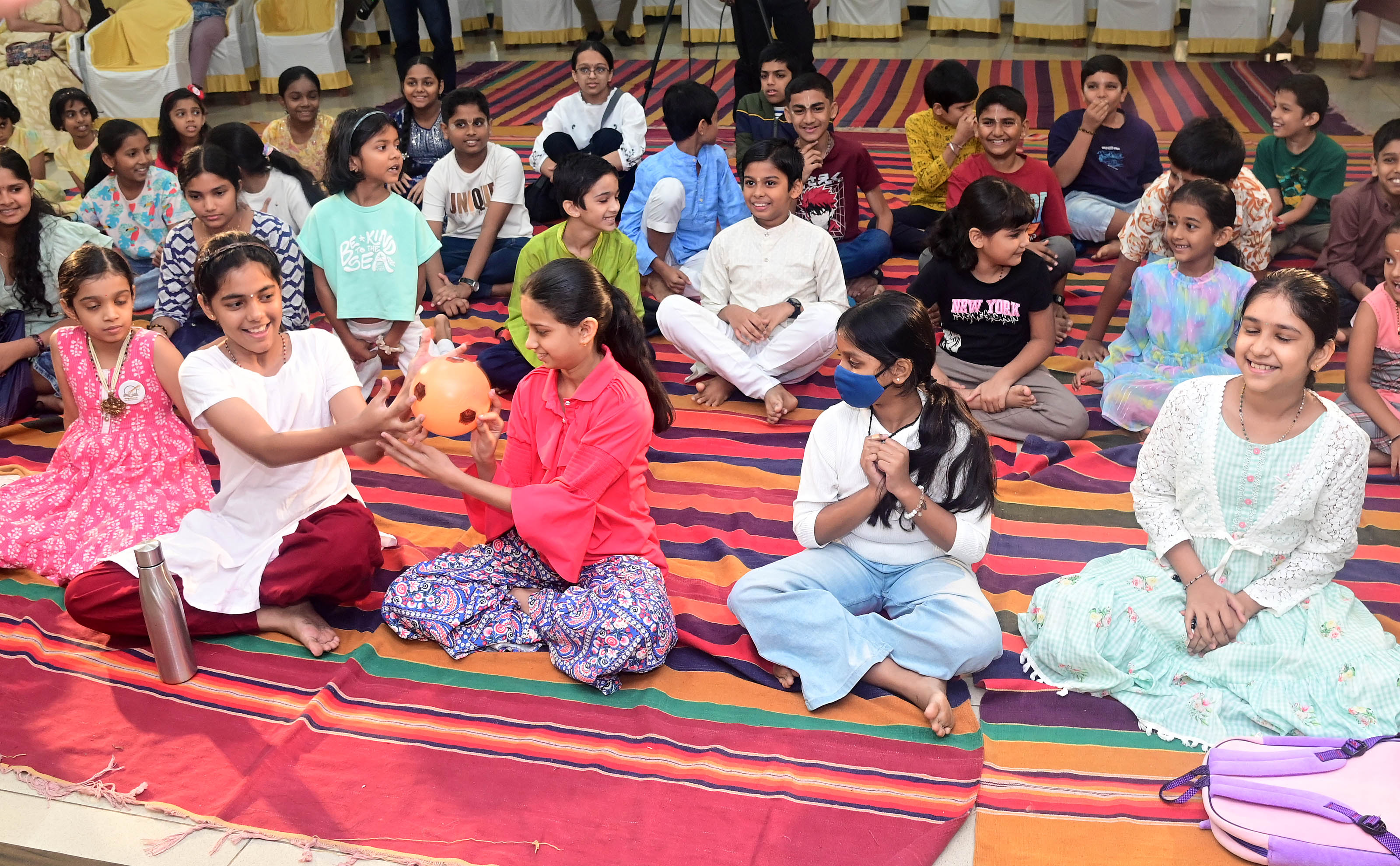 ಮಂಗಳೂರು ಲಿಟ್ ಫೆಸ್ಟ್‌ನಲ್ಲಿ ಸಂಸ್ಕೃತ ಭಾರತಿ ತಂಡದಿಂದ ಚಿಣ್ಣರ ಅಂಗಳ ಕಾರ್ಯಕ್ರಮ ನಡೆಯಿತು  ಪ್ರಜಾವಾಣಿ ಚಿತ್ರ 