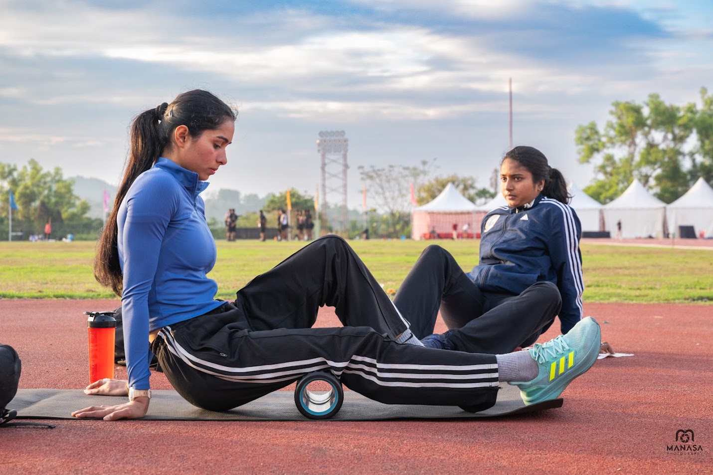 ಸ್ವರಾಜ್ಯ ಮೈದಾನದಲ್ಲಿ ಅಥ್ಲೀಟ್ಸ್ ಭಾನುವಾರ ದೈಹಿಕ ಕಸರತ್ತು ನಡೆಸಿದರು