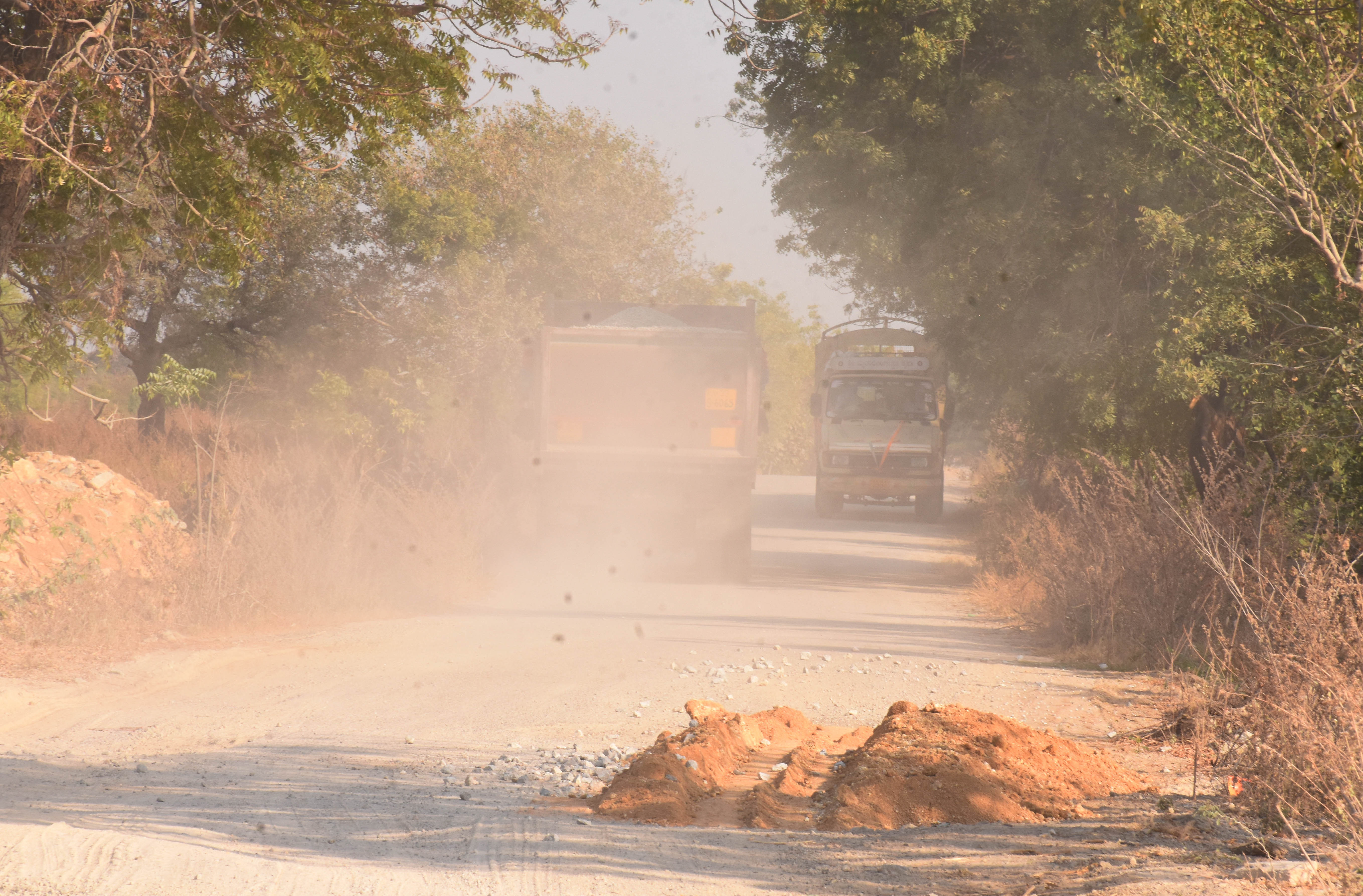 ಯಾದಗಿರಿ ತಾಲ್ಲೂಕಿನ ವರ್ಕನಳ್ಳಿ– ಮೈಲಾಪುರ ರಸ್ತೆ ದೂಳುಮಯ
