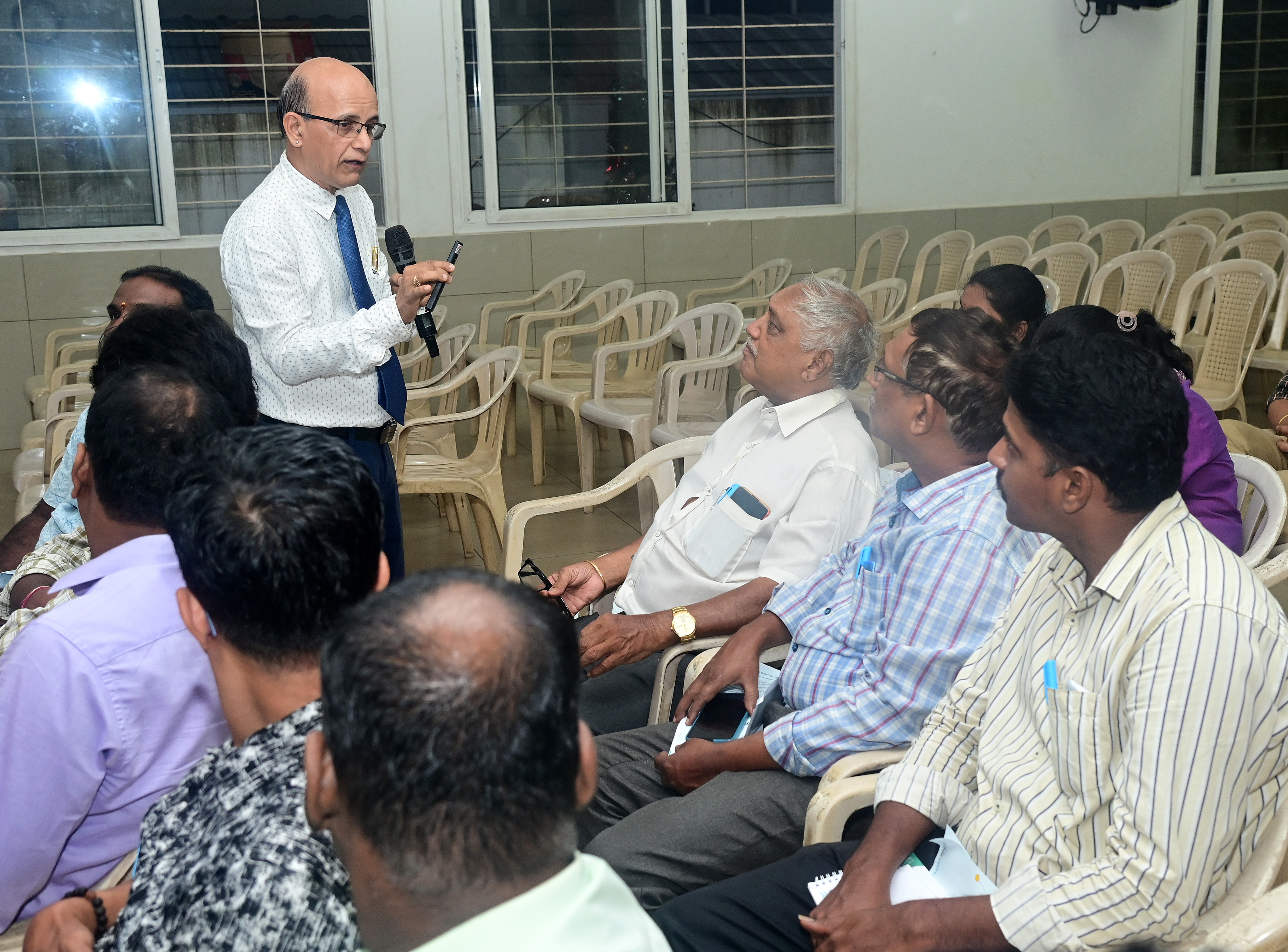 ‘ಪ್ರಜಾವಾಣಿ’ ಹಾಗೂ ‘ಡೆಕ್ಕನ್ ಹೆರಾಲ್ಡ್’ ಪತ್ರಿಕೆಗಳ ವತಿಯಿಂದ ಕೆನರಾ ರೆಬೆಕ್ಕೊ ಸಹಯೋಗದಲ್ಲಿ ಮಂಗಳೂರಿನಲ್ಲಿ ಸೋಮವಾರ ಏರ್ಪಡಿಸಿದ್ದ ‘ಸ್ಮಾರ್ಟ್ ಭವಿಷ್ಯದ ಹೂಡಿಕೆದಾರರ ಜಾಗೃತಿ’  ಕಾರ್ಯಕ್ರಮದಲ್ಲಿ ಮುರಳೀಧರ ಶೆಣೈ ಮಾತನಾಡಿದರು: ಪ್ರಜಾವಾಣಿ ಚಿತ್ರ