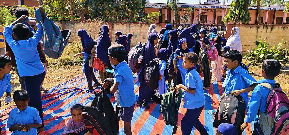 ಬ್ಯಾಡಗಿ: ದಾನಕ್ಕಿಂತ ಹೆಚ್ಚಿನ ಭೂಮಿ ಒತ್ತುವರಿ ಆರೋಪ- ಶಾಲೆಗೆ ಬೀಗ