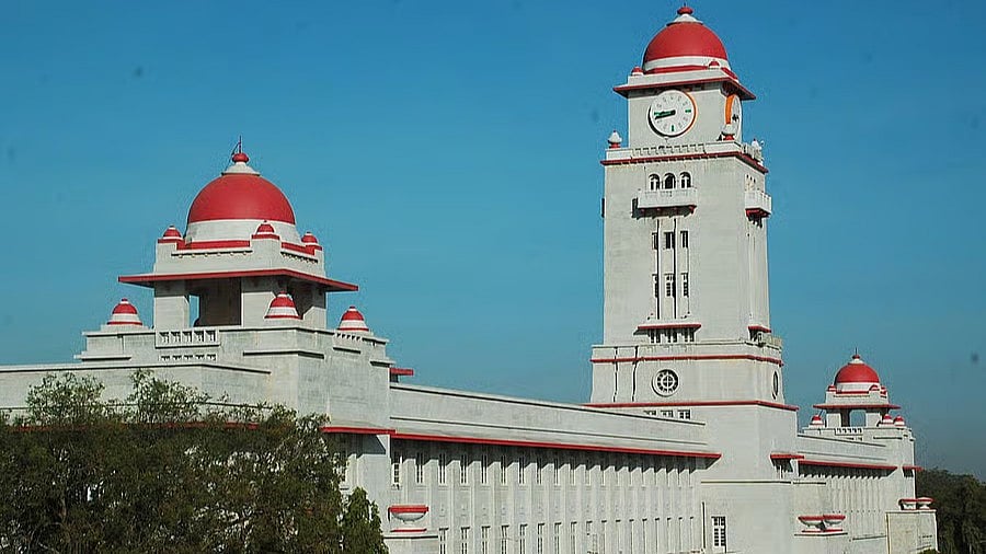 ಕರ್ನಾಟಕ ವಿಶ್ವವಿದ್ಯಾಲಯ: ಸ್ನಾತಕ ಪದವಿ ಪರೀಕ್ಷೆ ಮುಂದೂಡಿಕೆ