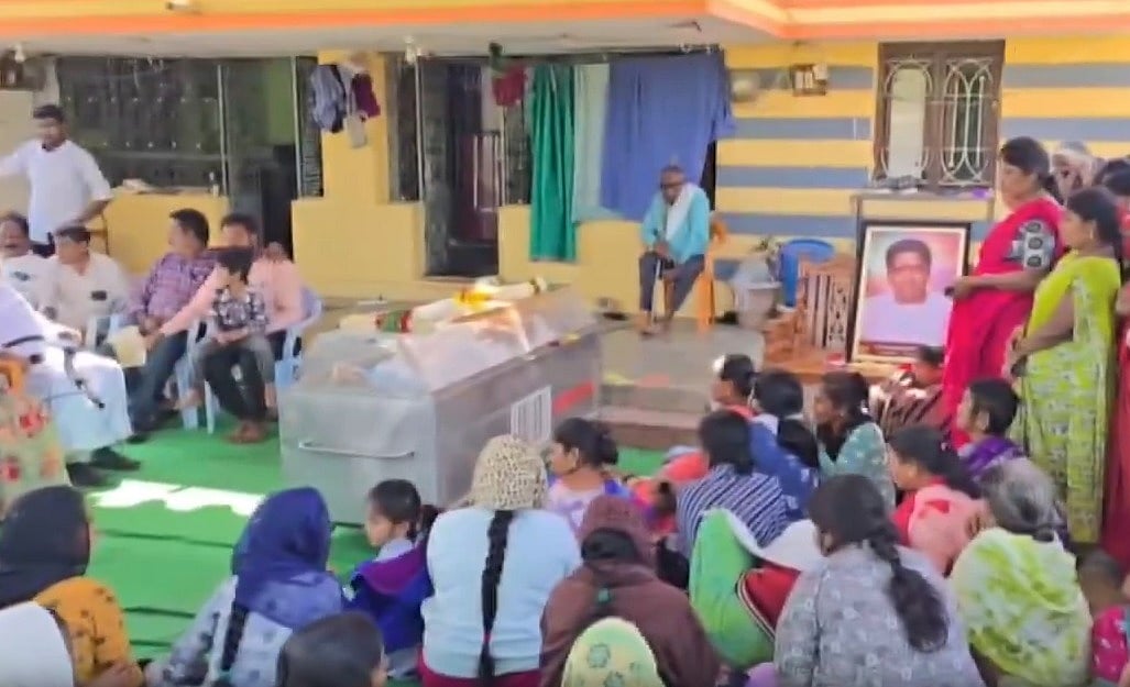 ಬದುಕಿರುವಾಗಲೇ ಸಮಾಧಿ ನಿರ್ಮಿಸಿಕೊಂಡಿದ್ದ ತೆಲಂಗಾಣದ ವ್ಯಕ್ತಿ ಸಾವು
