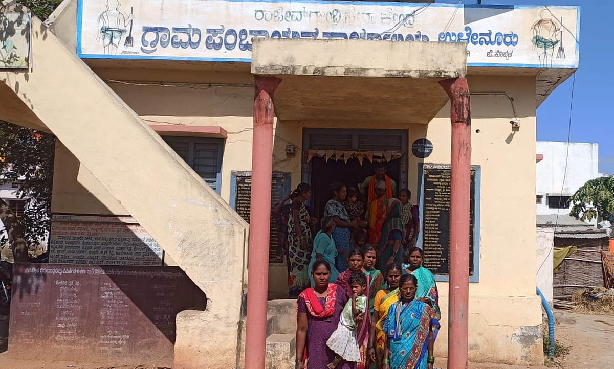 ಕಾರಟಗಿ: ಉದ್ಯೋಗ ನೀಡದ ಉಳೇನೂರು ಪಂಚಾಯಿತಿ- ಆಕ್ರೋಶ