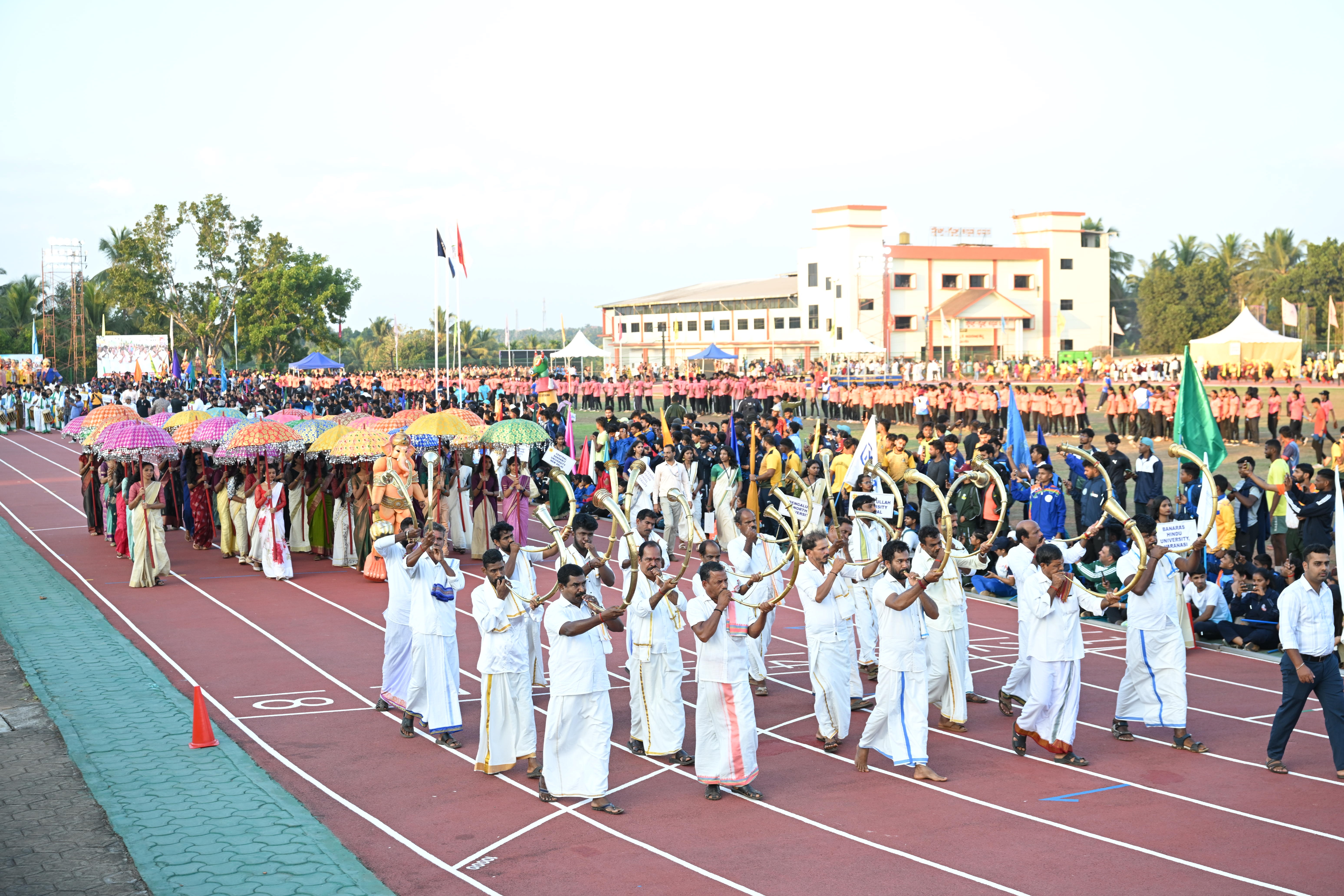 ಮೆರವಣಿಗೆಗೆ ಕಳೆ ತುಂಬಿದ ಕೊಂಬು ವಾದ್ಯ