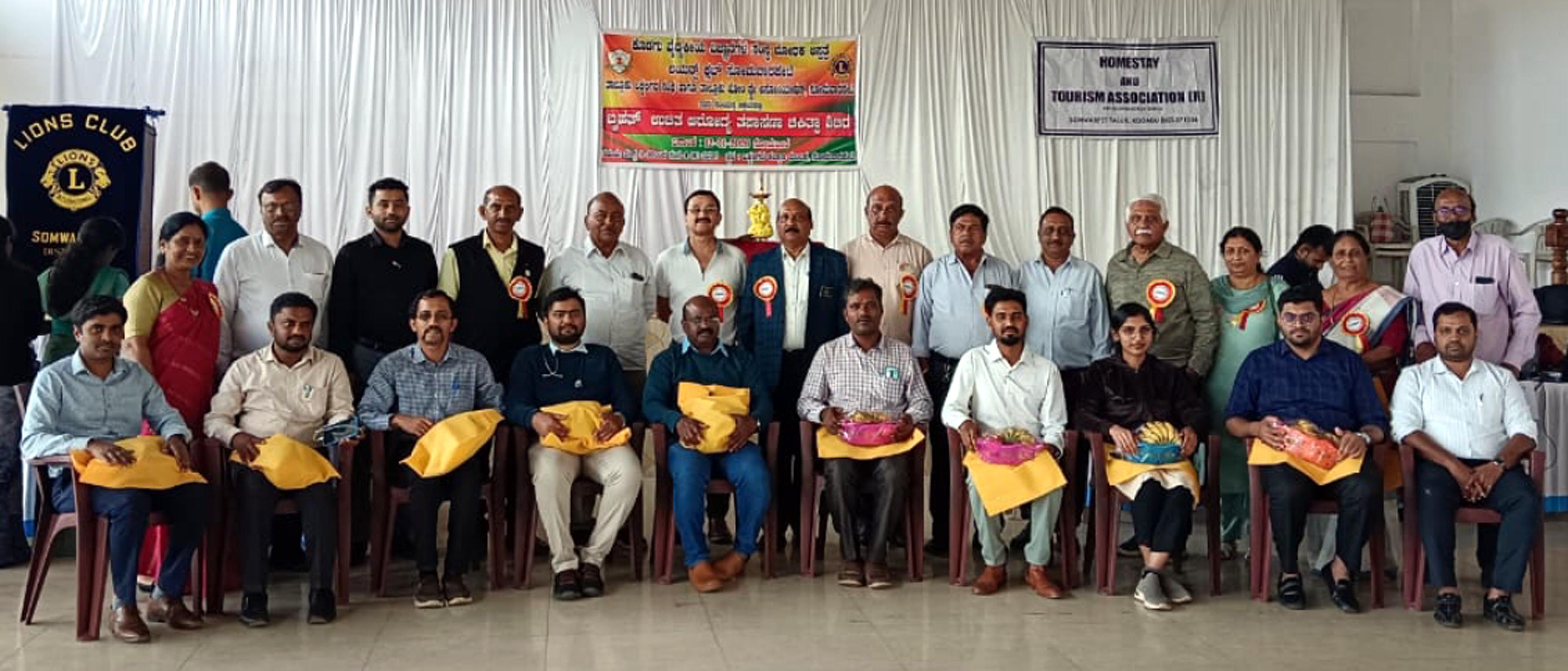 ಆರೋಗ್ಯ ತಪಾಸಣಾ ಶಿಬಿರದಲ್ಲಿ ಪಾಲ್ಗೊಂಡ ವೈದ್ಯರುಗಳನ್ನು ಸನ್ಮಾನಿಸಲಾಯಿತು