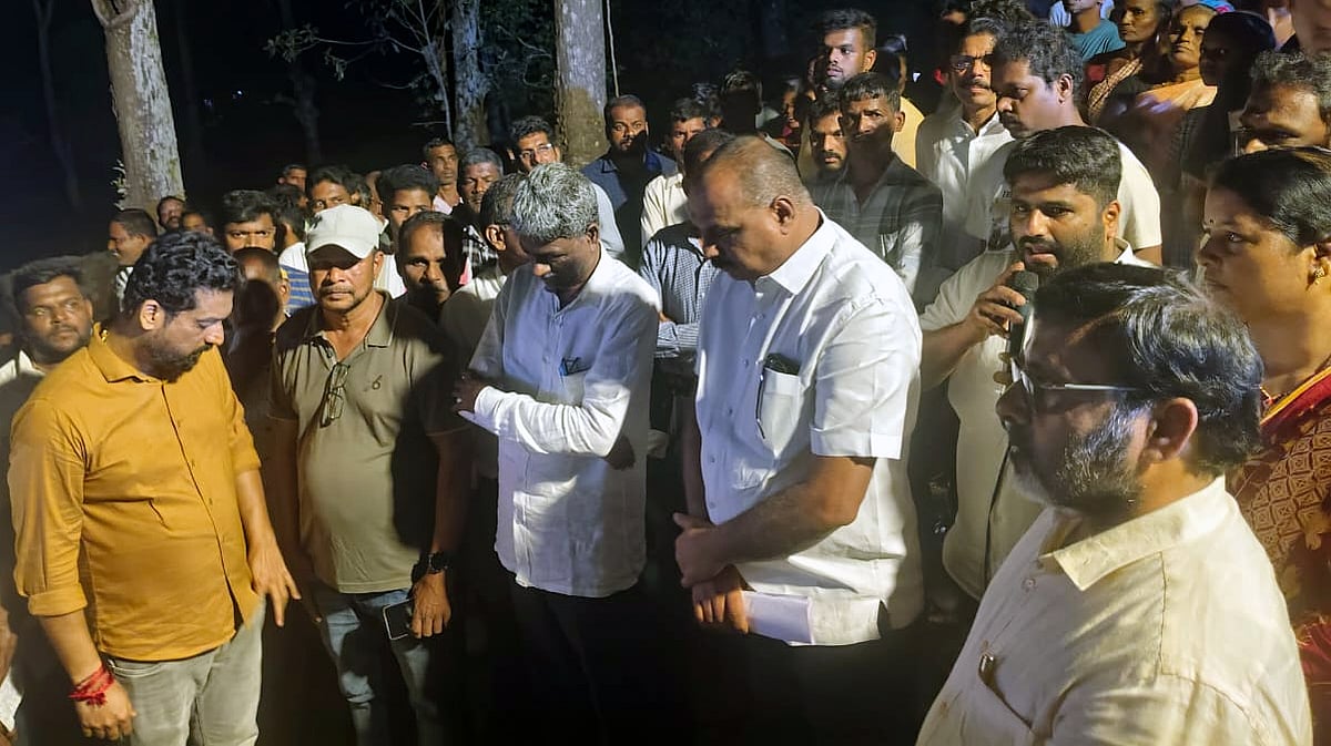 ಹೆಗ್ಗುಂಜೆಯಲ್ಲಿ ಅನಧಿಕೃತ ಶೆಡ್‌ ತೆರವು: ಸ್ಥಳಕ್ಕೆ ಸಂಸದ, ಶಾಸಕರ ಭೇಟಿ