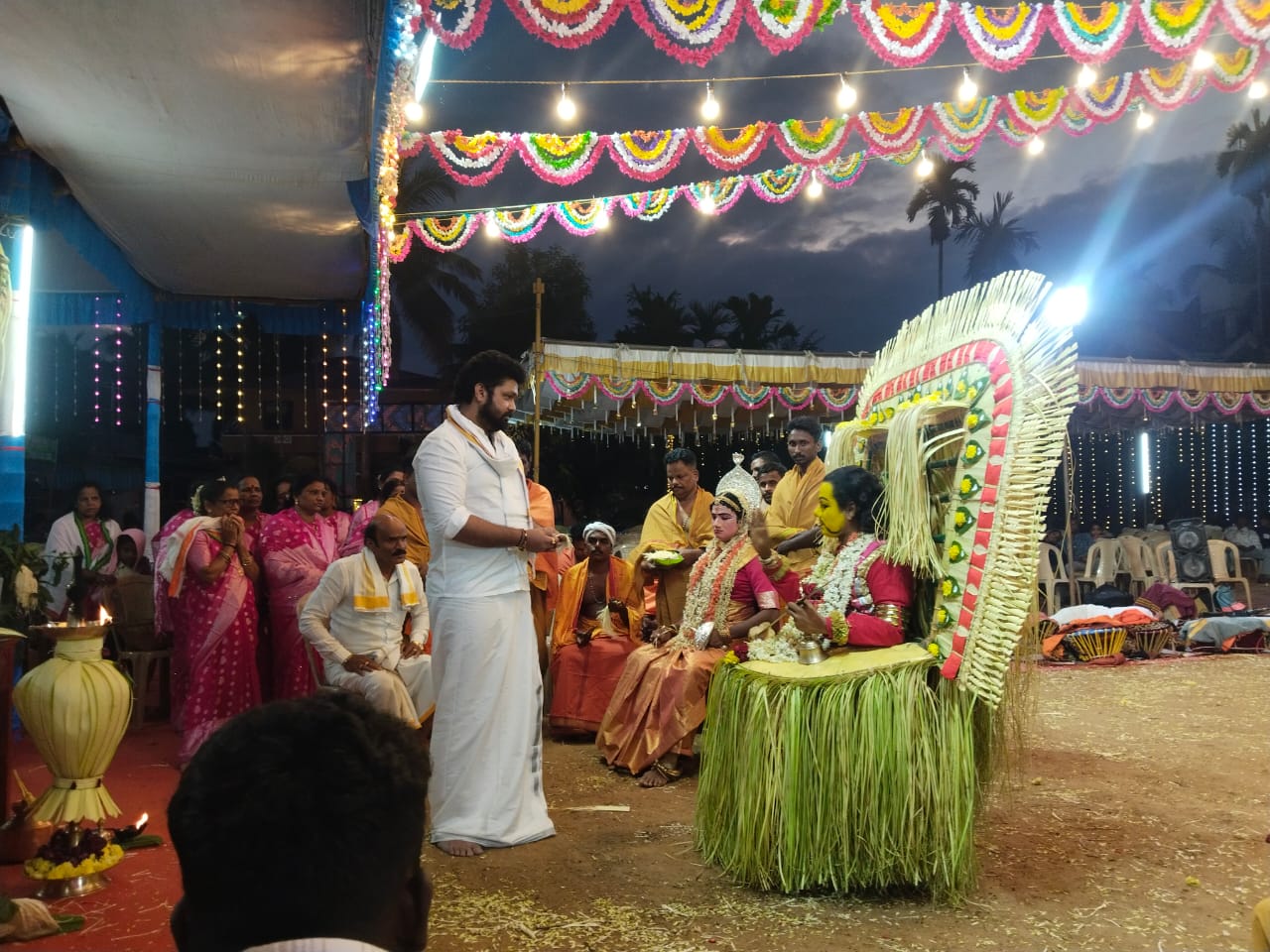 ತಮ್ಮೂರಿನಲ್ಲಿ ನಡೆದ ನೇಮೋತ್ಸವದಲ್ಲಿ ಭಾಗಿಯಾದ ರಕ್ಷಿತ್ ಶೆಟ್ಟಿ