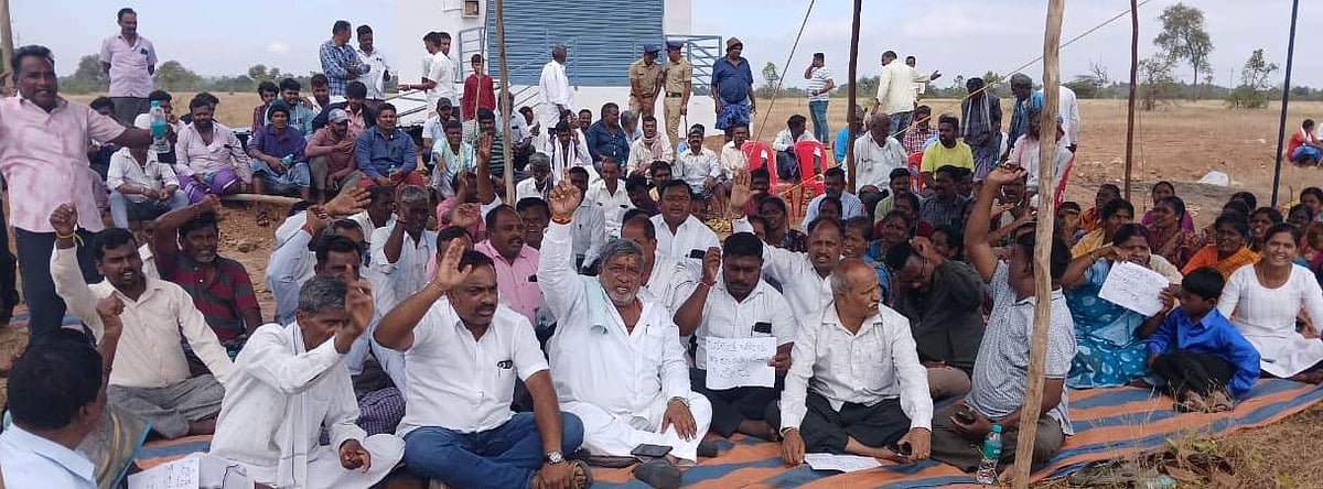 ಸಂತೇಮರಹಳ್ಳಿ| ಮದ್ಯದಂಗಡಿ ಆರಂಭಕ್ಕೆ ವಿರೋಧ, ಪ್ರತಿಭಟನೆ