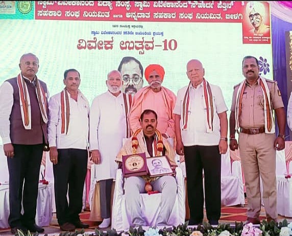 ತಹಶೀಲ್ದಾರ್‌ ವೈ.ಎಸ್. ಸೋಮನಕಟ್ಟಿಗೆ ವಿವೇಕ ರತ್ನ ಪ್ರಶಸ್ತಿ