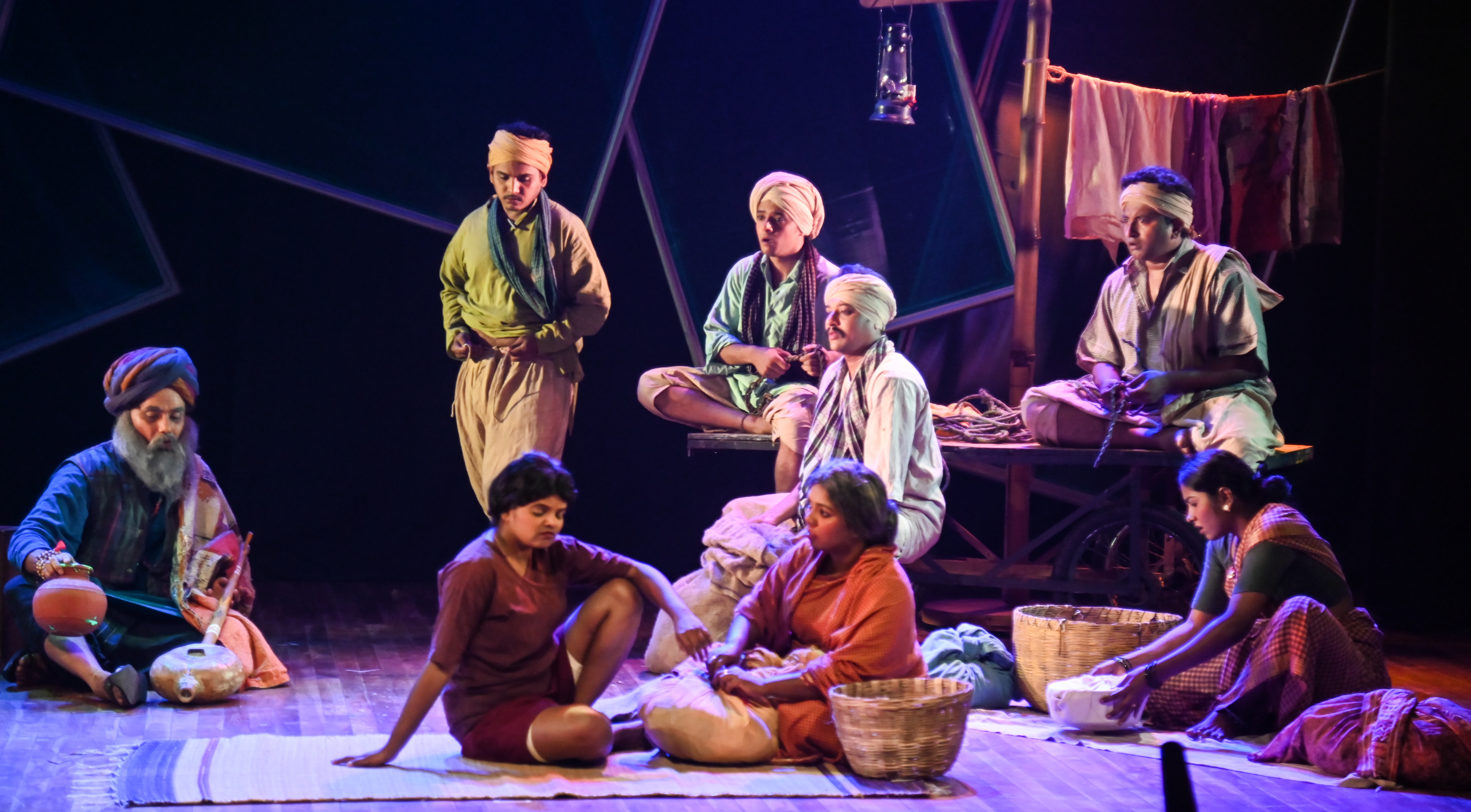 ಭೂಮಿಗೀತನಲ್ಲಿ ಕೋಟಿಗಾನಹಳ್ಳಿ ರಾಮಯ್ಯ ರಚಿತ ಚಿದಂಬರರಾವ್ ಜಂಬೆ ನಿರ್ದೇಶನದ ‘ಅಂಬೇಡ್ಕರ್ ಕೊಲಾಜ್’ ನಾಟಕವನ್ನು ರಂಗಾಯಣ ಮೈಸೂರು ಕಲಾವಿದರು ಅಭಿನಯಿಸಿದರು