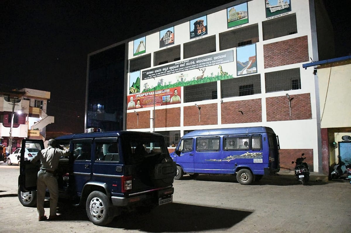 ಧಾರವಾಡ| ಶಾಲೆಯಿಂದ ಇಬ್ಬರು ಮಕ್ಕಳ ಅಪಹರಣ: ದಾಂಡೇಲಿ ಸಮೀಪ ಸಿಕ್ಕಿಬಿದ್ದ ವ್ಯಕ್ತಿ 